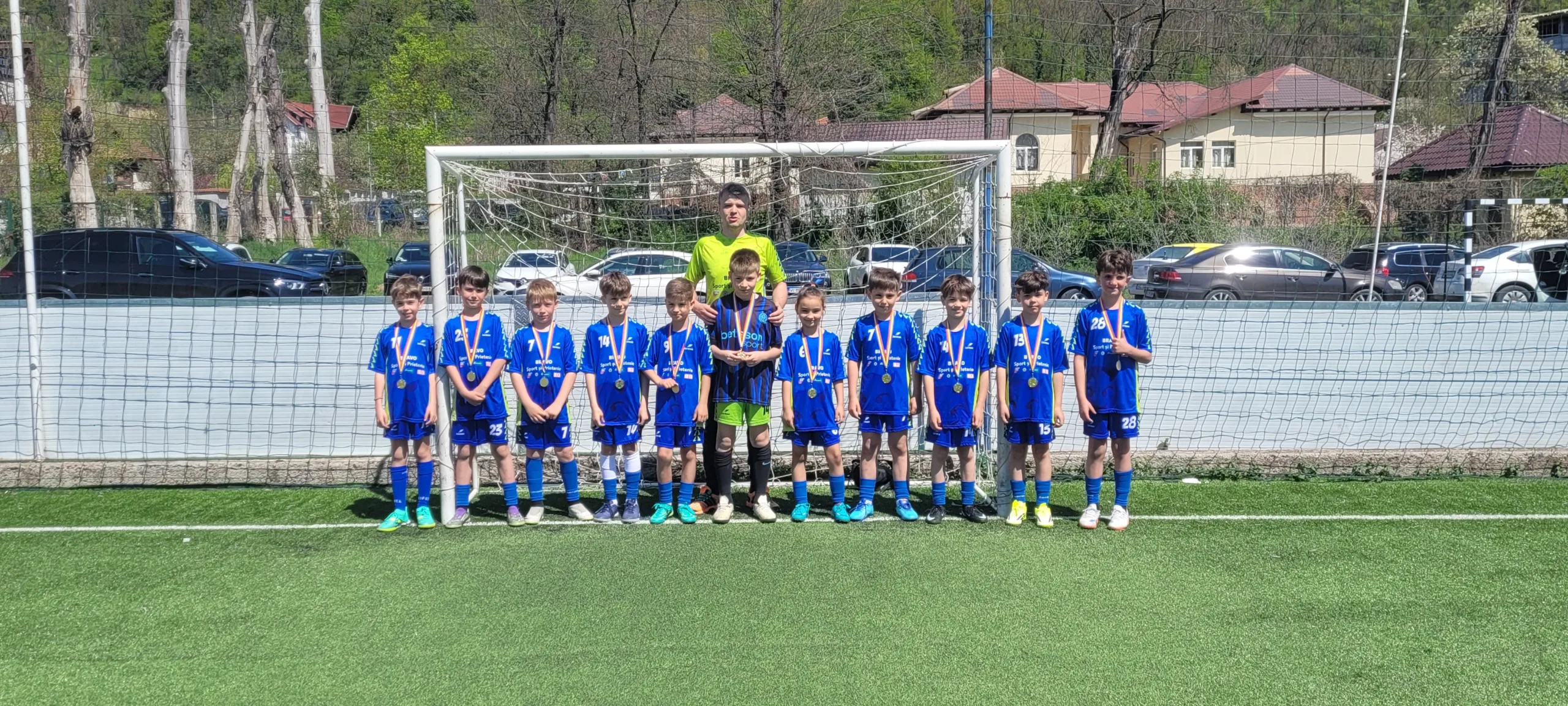 Cauți un club unde copilul tău să fie respectat, încurajat și format corect? ⚽